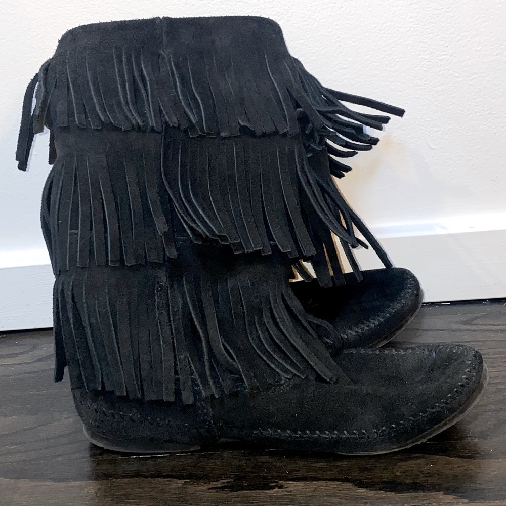 Minnetonka hippie boho chic 3 layer fringe suede mid calf black boots size 9